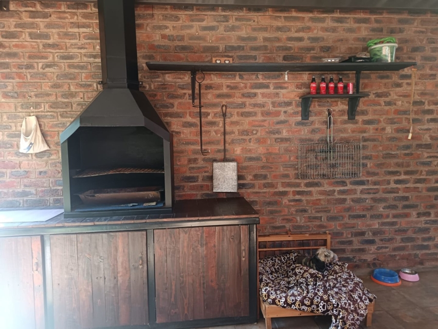 3 Bedroom Property for Sale in Rhodesdene Northern Cape